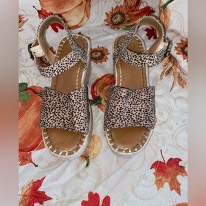 Universal thread wedges women size 6.5